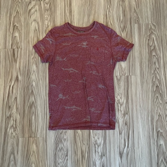 Front pocket, shark design, t-shirt - Picture 2 of 5